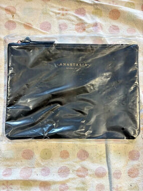 Anastasia Beverly Hills Black Zip Makeup Bag Black NWT